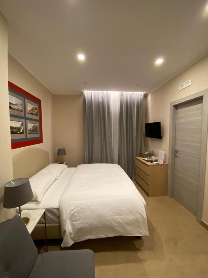Mdc Luxury Rooms เนเปิลส์ ภายนอก รูปภาพ